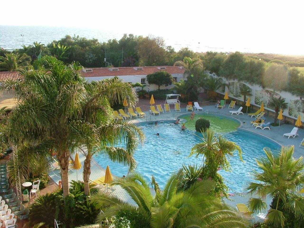 Marina Club Hotel Baia Domizia Esterno foto