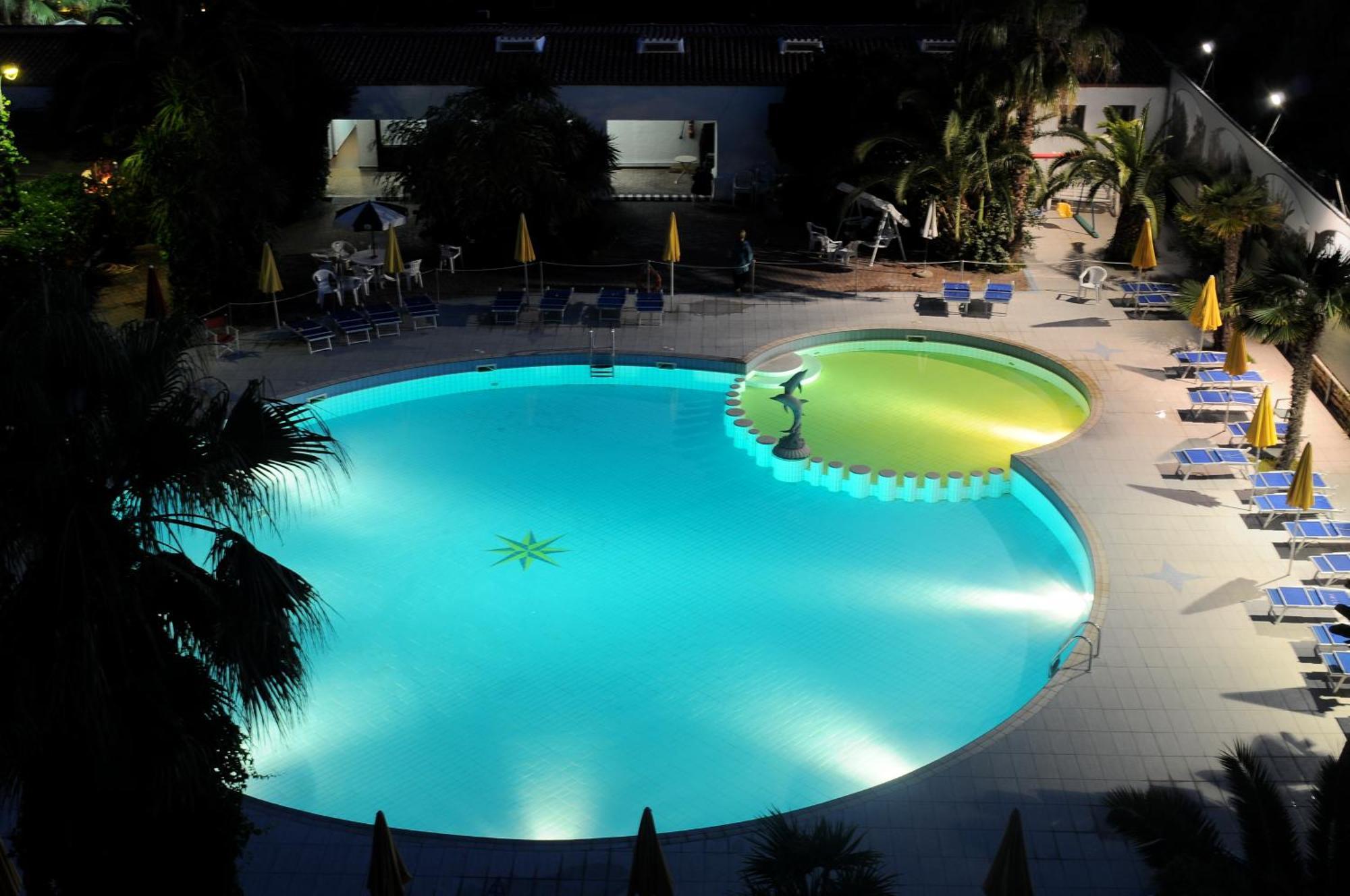 Marina Club Hotel Baia Domizia Esterno foto