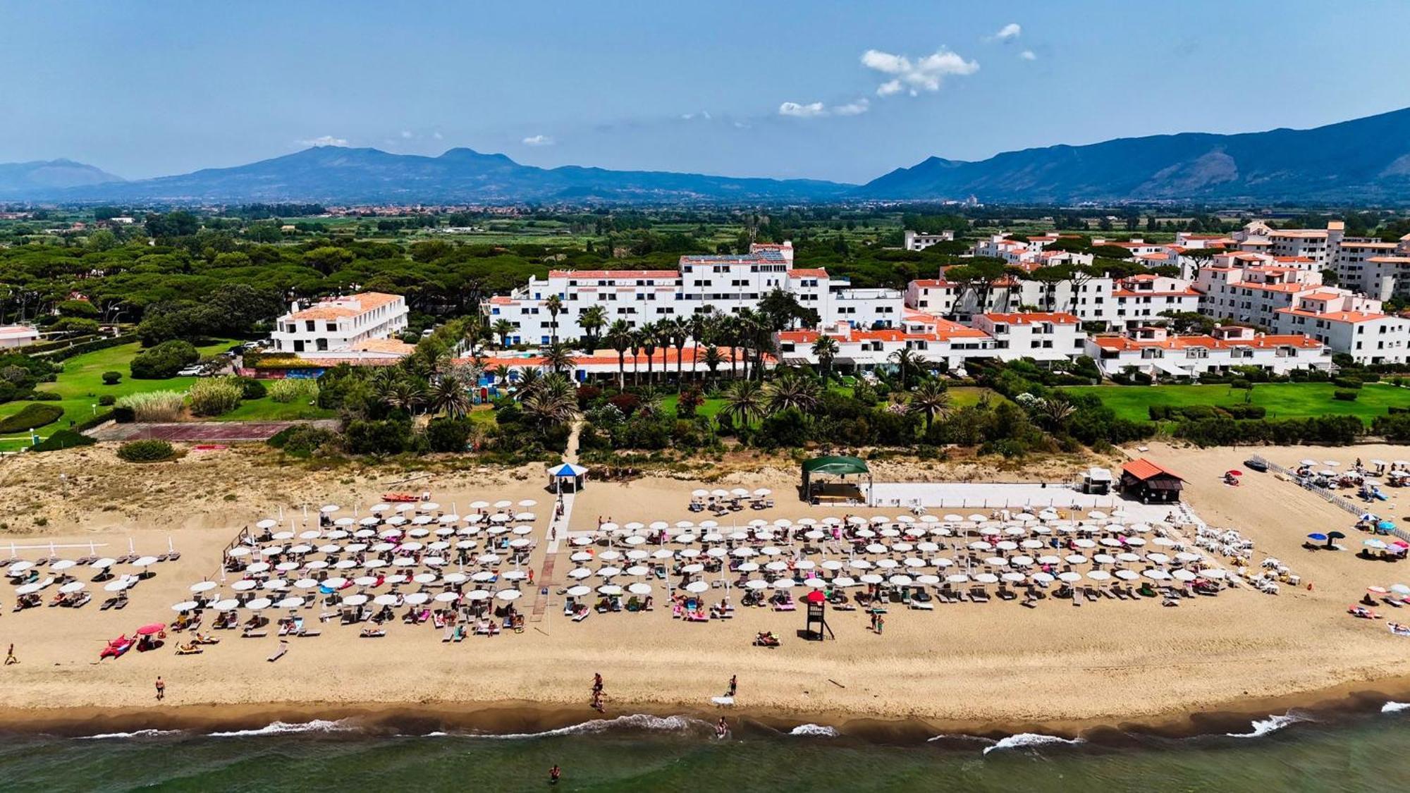 Marina Club Hotel Baia Domizia Esterno foto