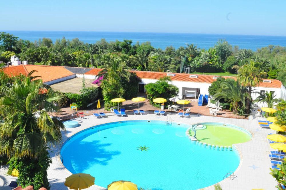 Marina Club Hotel Baia Domizia Esterno foto
