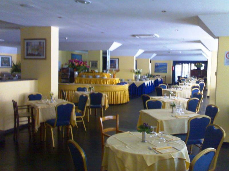 Marina Club Hotel Baia Domizia Esterno foto