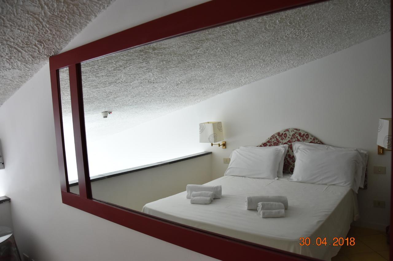 Marina Club Hotel Baia Domizia Esterno foto