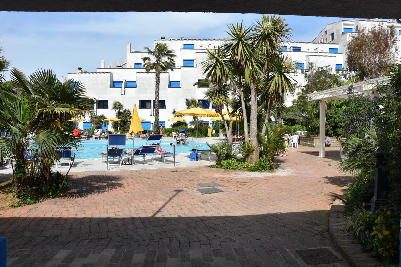 Marina Club Hotel Baia Domizia Esterno foto