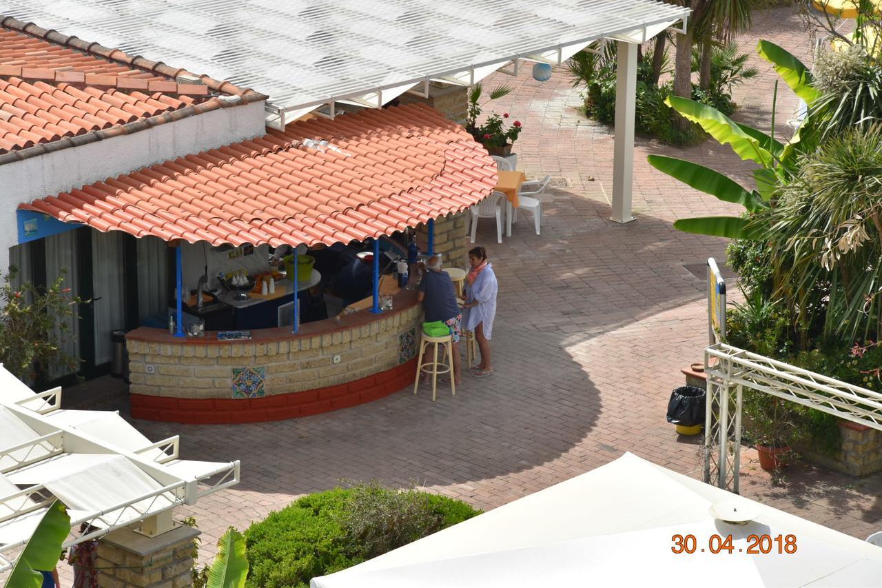 Marina Club Hotel Baia Domizia Esterno foto